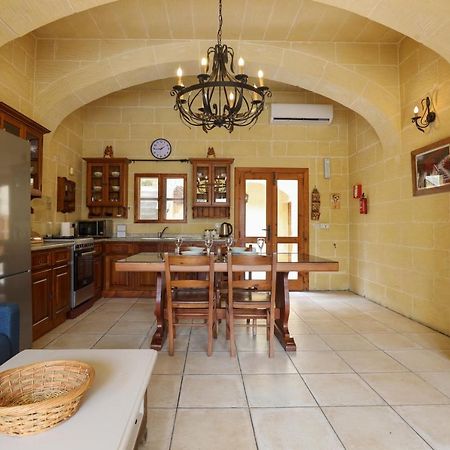 Villa Superb Maltese Farmhouse With Private Pool à Victoria Extérieur photo