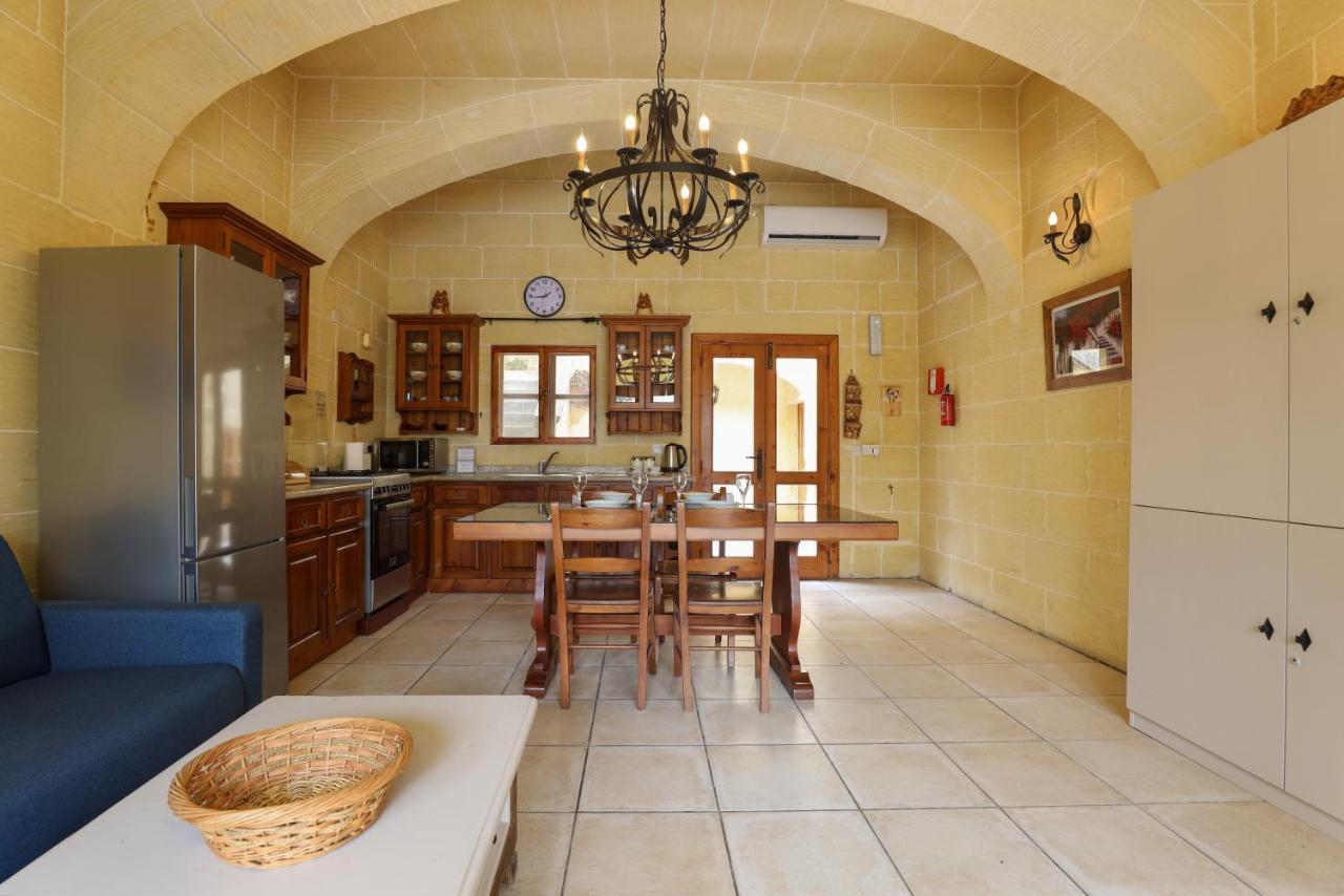Villa Superb Maltese Farmhouse With Private Pool à Victoria Extérieur photo